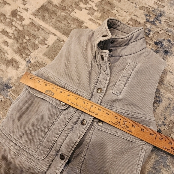 Citizens of Humanity grey corduroy puffer vest.  Women's size 4. - Picture 14 of 16